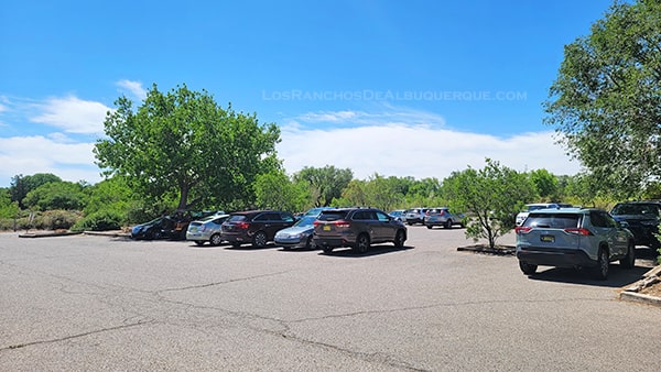 Paseo del Bosque Trail parking lot